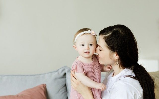 Почему нет одиноким родителям нового пособия